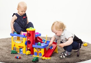 VIKING TOYS CITY GARAŻ DWUPOZIOMOWY ZE SCHODAMI 2