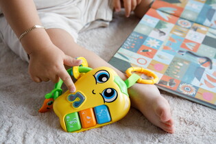 LISCIANI CAROTINA BABY ZABAWKA ELEKTRONICZNA Z GRZECHOTKĄ PAPRIKO
 15